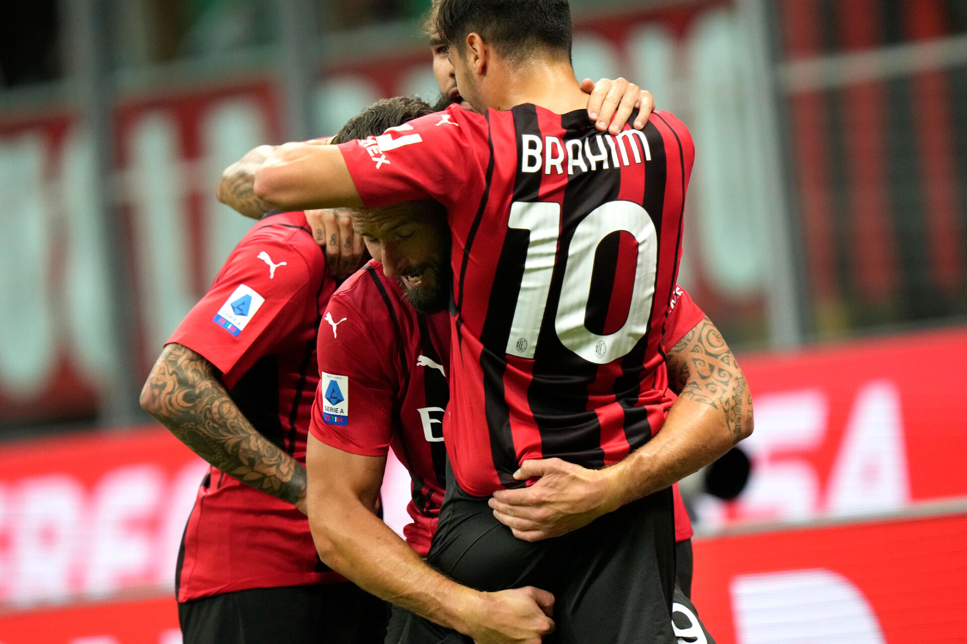 Жиру и Милан натупаха Каляри за едно полувреме (ВИДЕО)