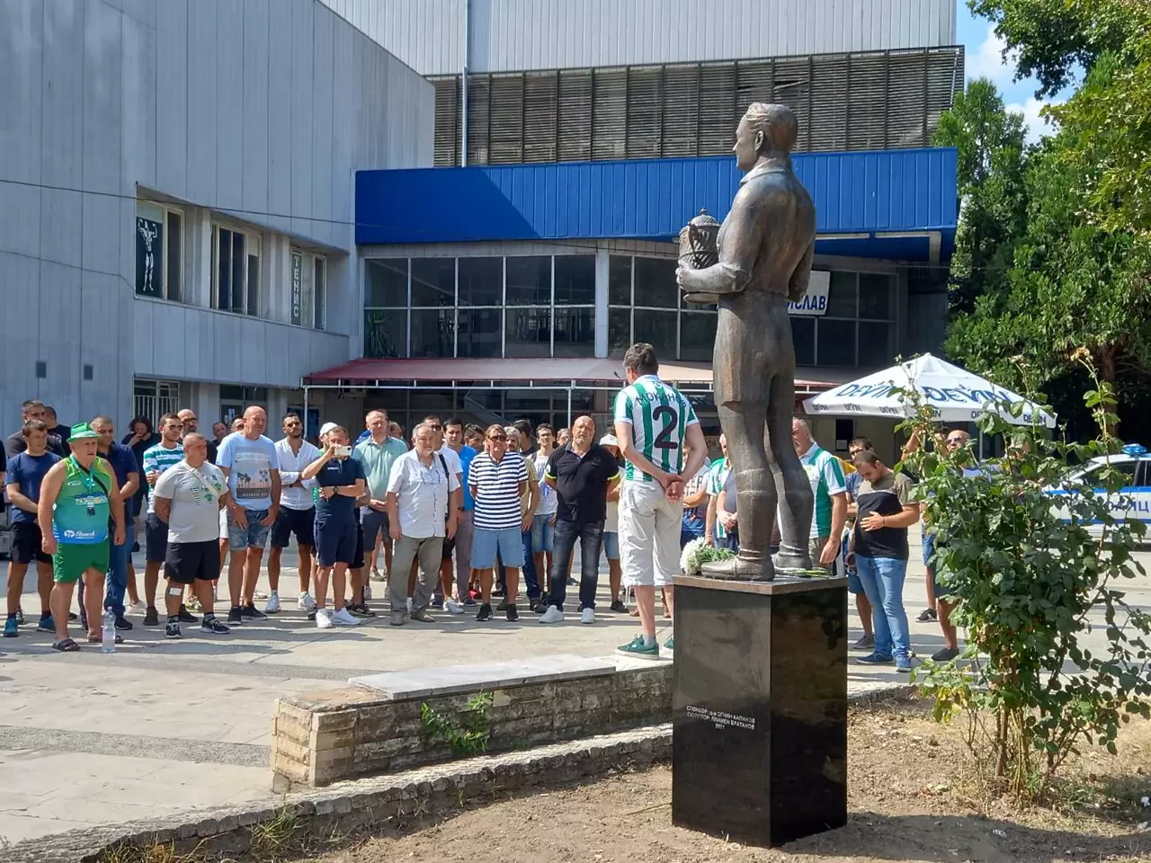Фенове на Черно море откриха паметник на клубна легенда