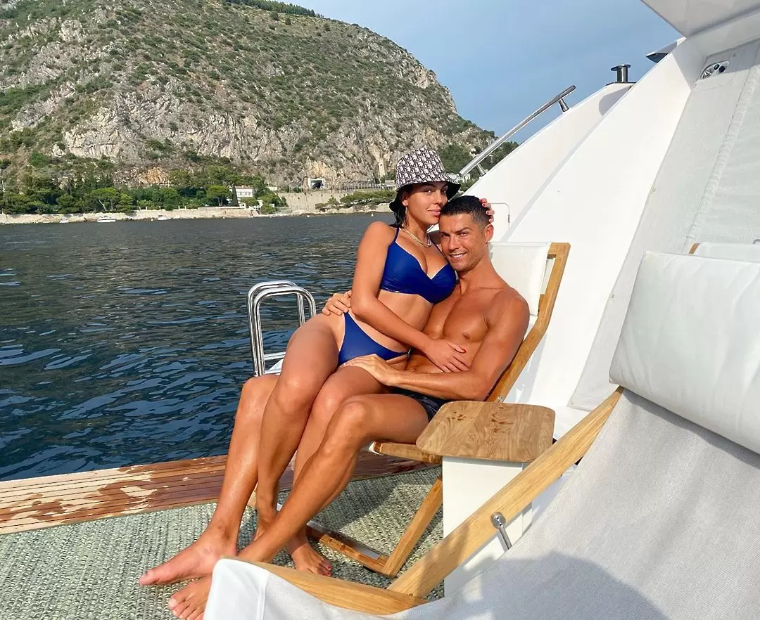 instagram.com/georginagio