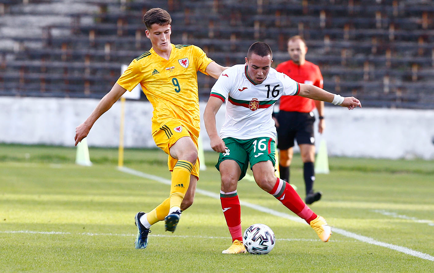 Уелс U21 вкара всичките си положения и помете България