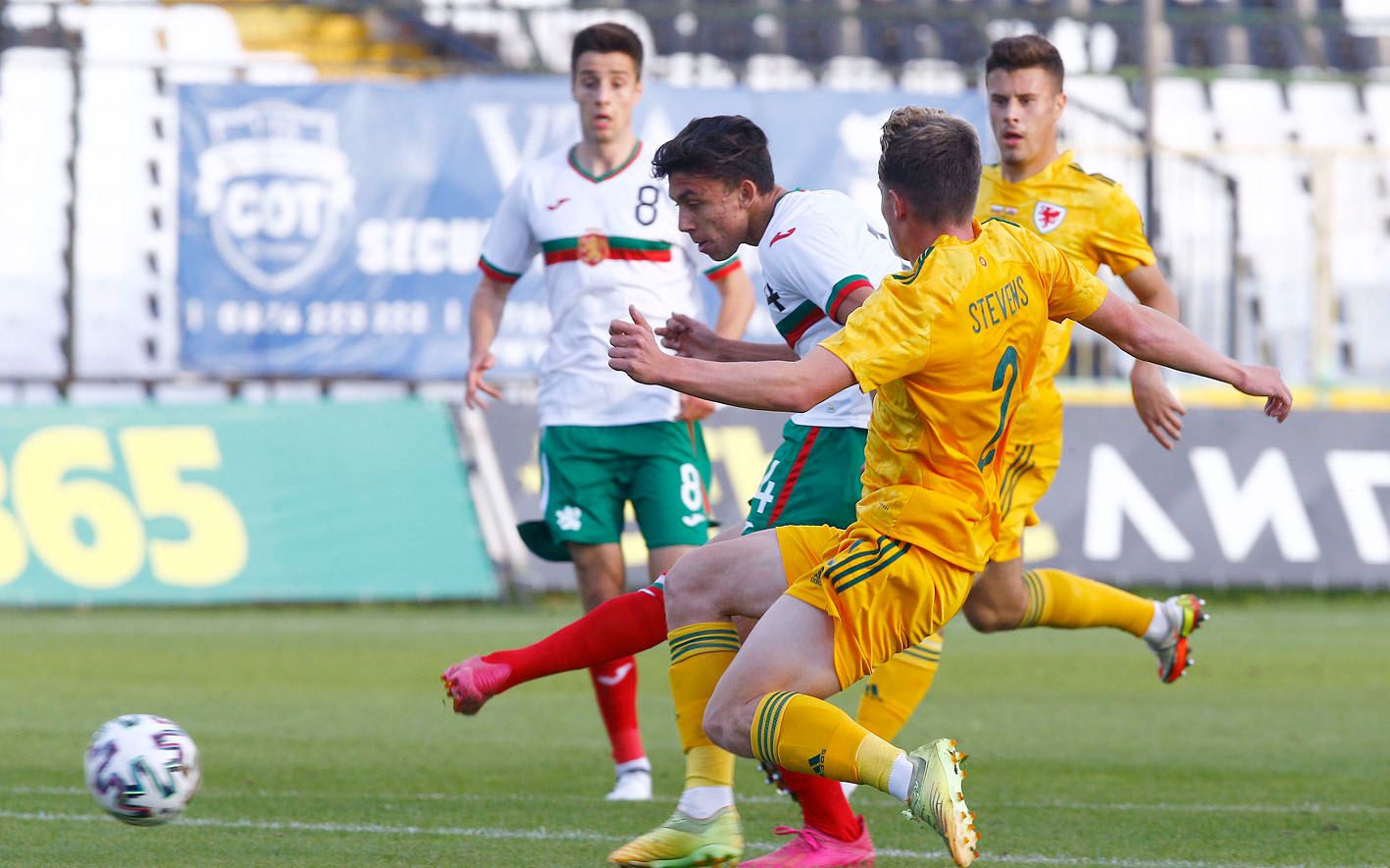 Уелс U21 вкара всичките си положения и помете България