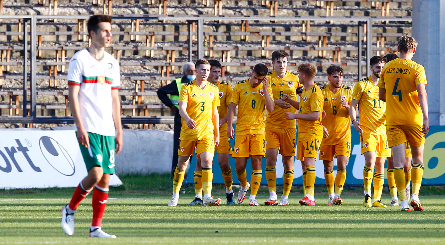 Уелс U21 вкара всичките си положения и помете България