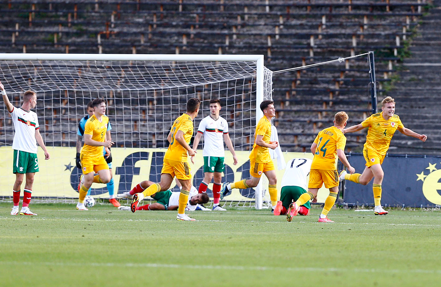 Уелс U21 вкара всичките си положения и помете България