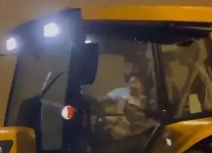 Диего Коста отпразнува с трактор дубъла в Бразилия (ВИДЕО)