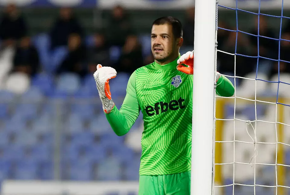 Антон Узунов