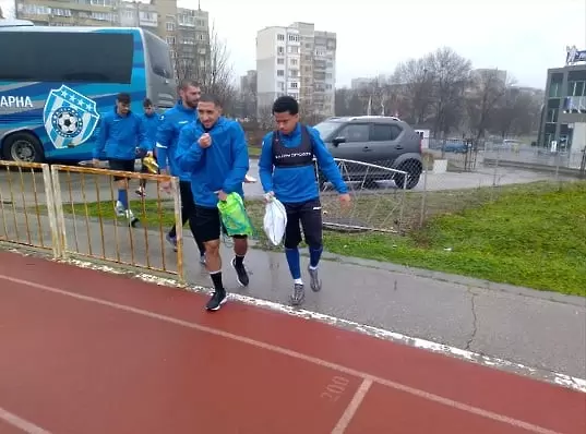 Крило от Англия кара проби в Черно море