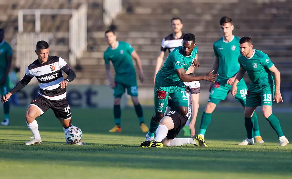 Двама играчи на Берое пропускат старта на подготовката заради COVID