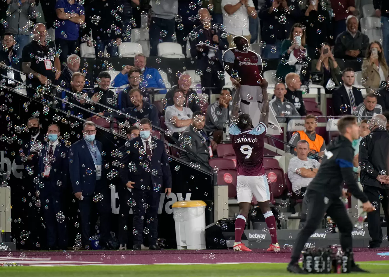 Уест Хем задържа голмайстора си до 2025