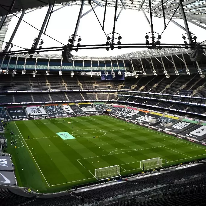 Тотнъм разкритикува свои фенове хомофоби