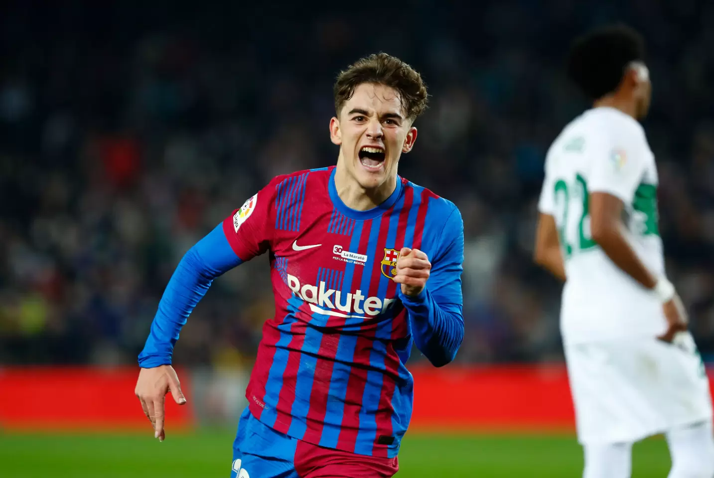 Барса вписва двама от талантите си в първия отбор