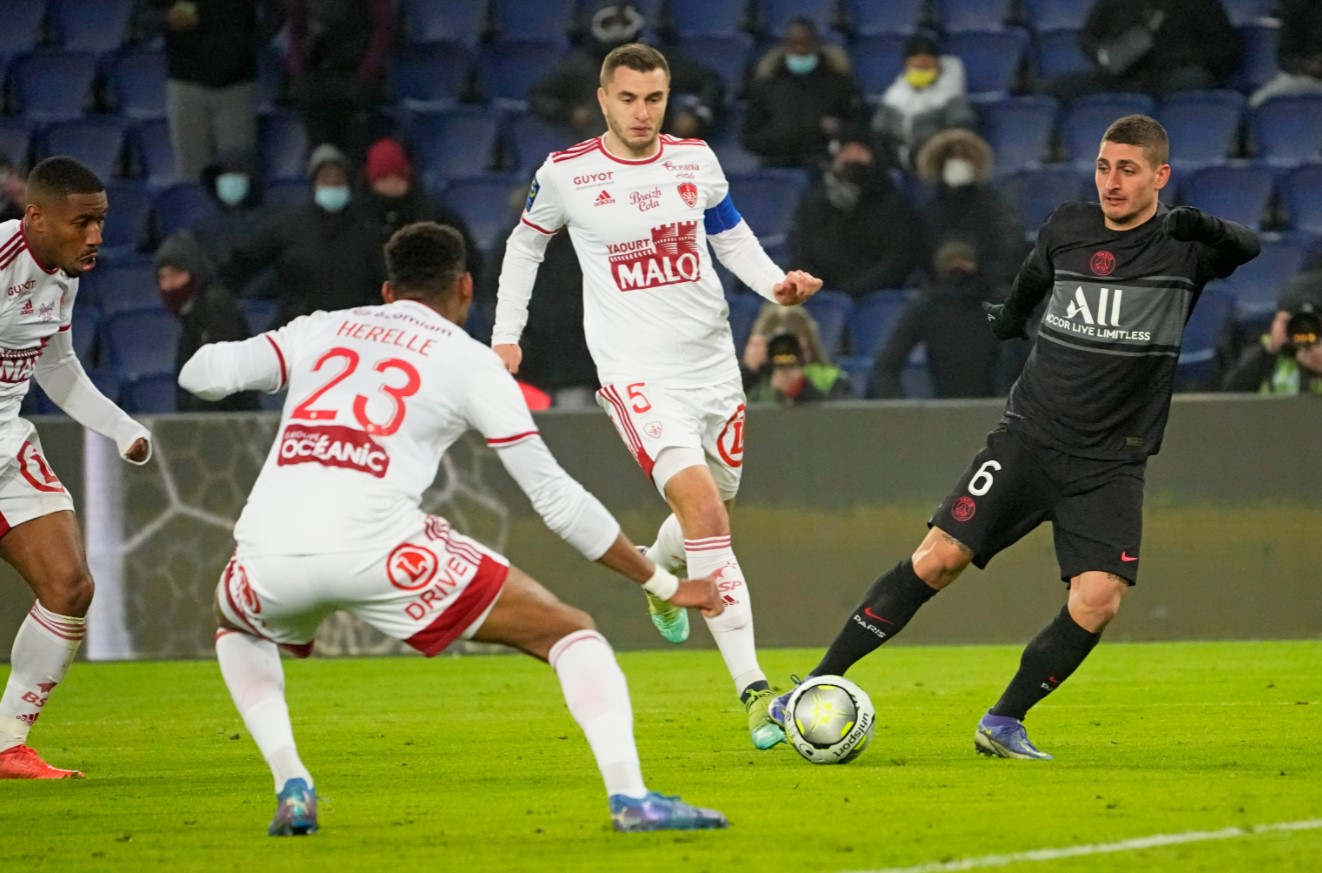 ПСЖ с едва втора победа от 6 мача (ВИДЕО)