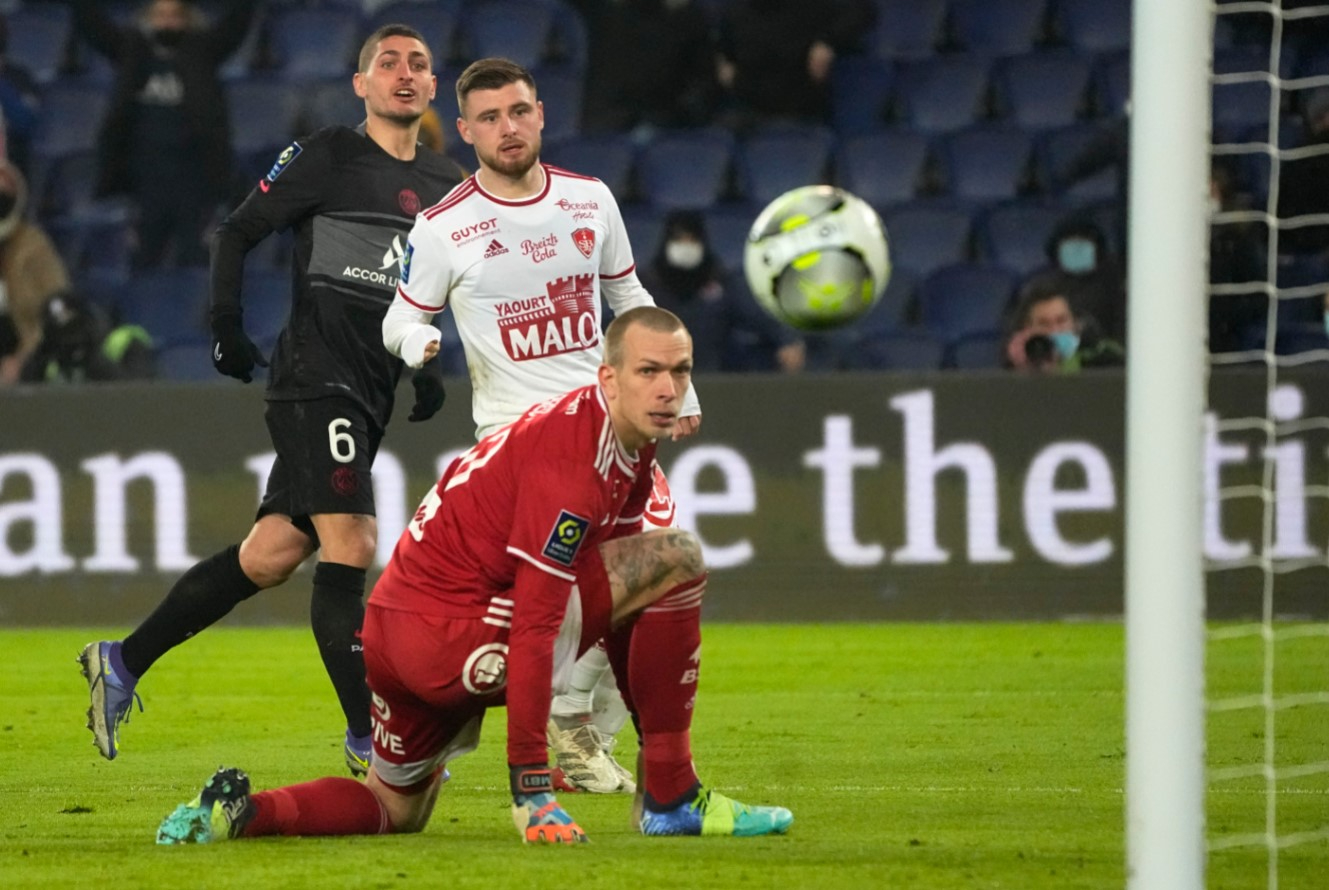 ПСЖ с едва втора победа от 6 мача (ВИДЕО)