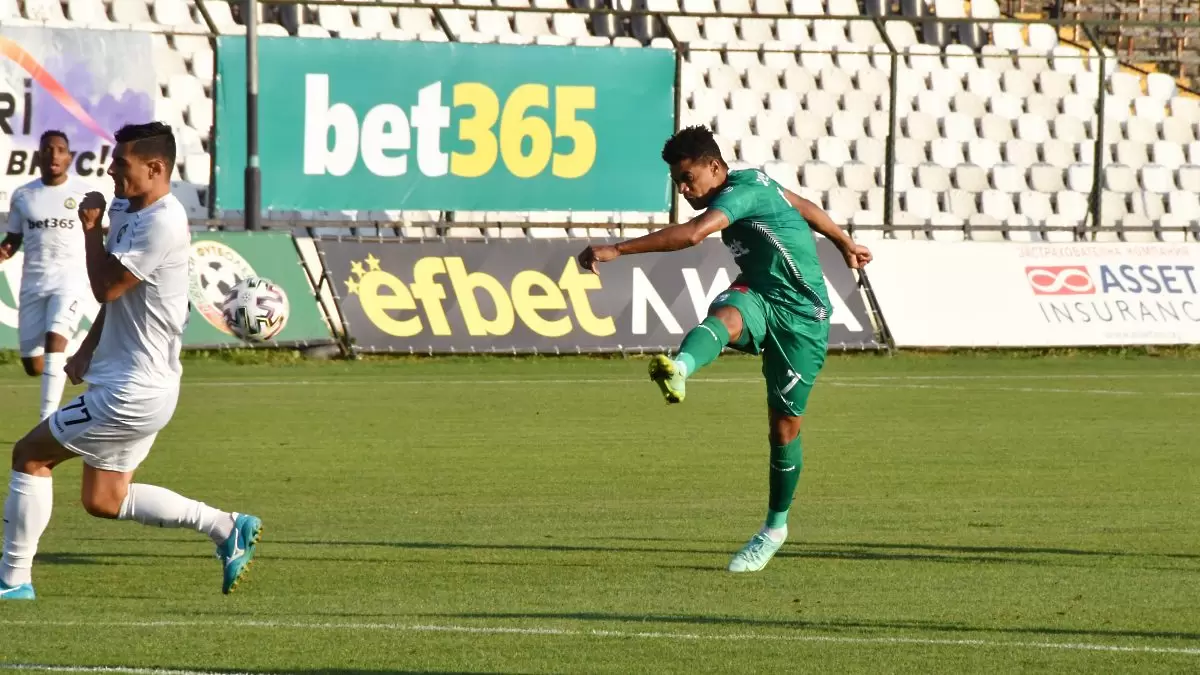 Берое официално се раздели с трети футболист