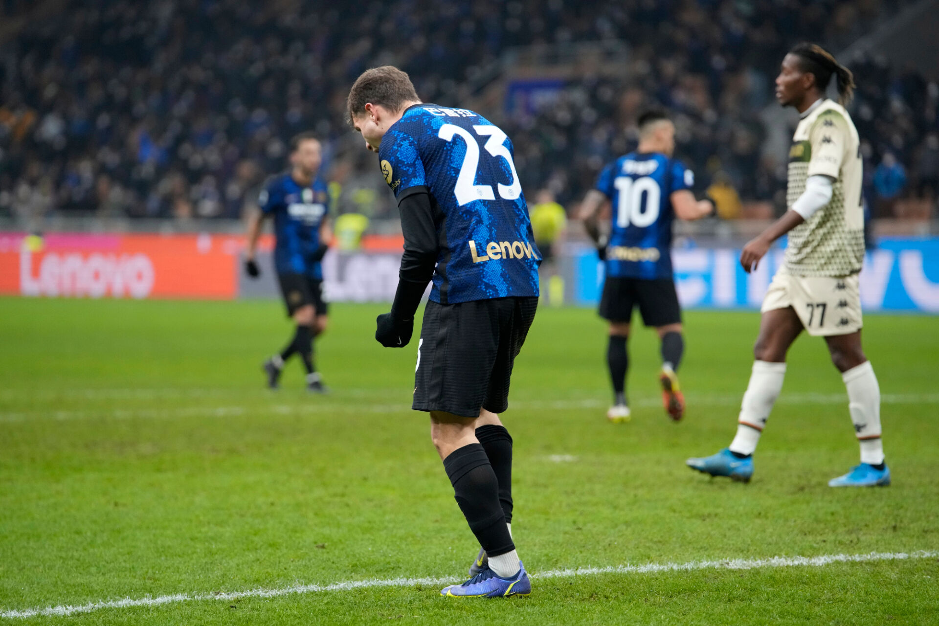 Интер се измъчи срещу Венеция, но взе важни три точки (ВИДЕО)