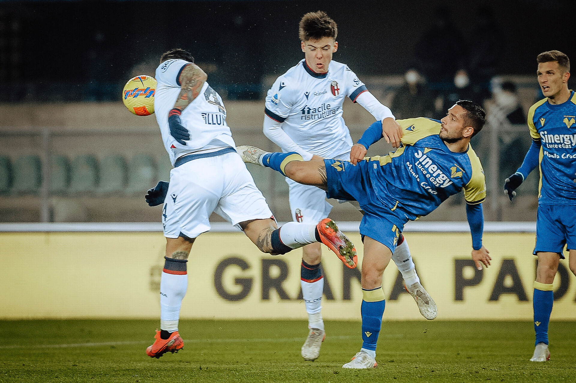 Верона обърна Болоня с гол на Калинич (ВИДЕО)