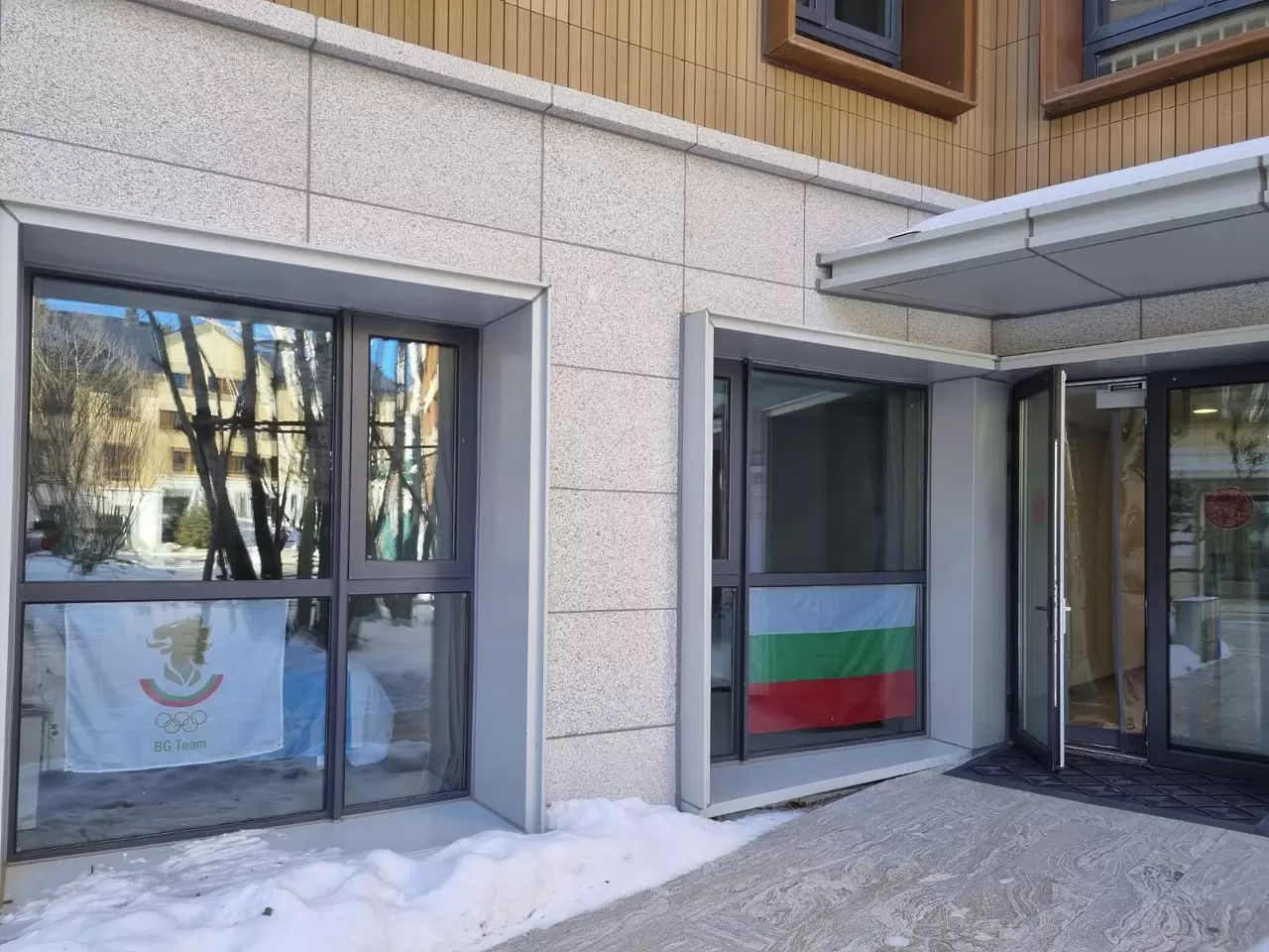 Биатлонистите са първите българи в олимпийското село