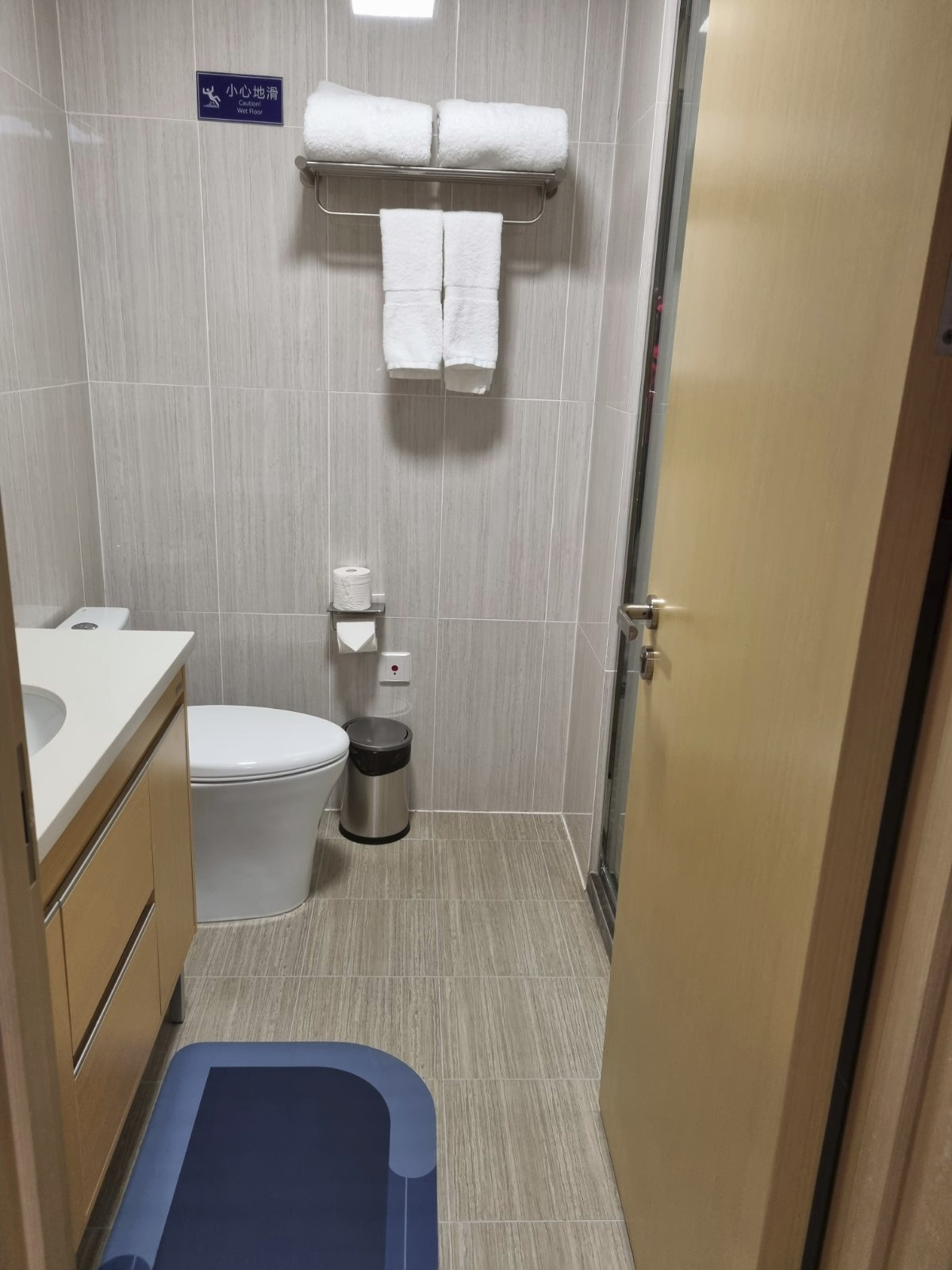 Биатлонистите са първите българи в олимпийското село