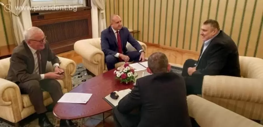 Румен Радев се срещна с президента на БФВолейбол Любомир Ганев