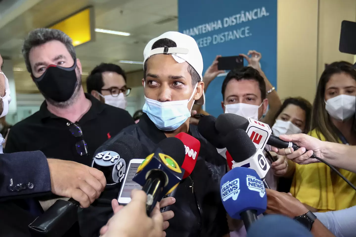 Футболист на Шахтьор емоционален: Всеки път се сбогувах със семейството си, сякаш се чуваме за последно