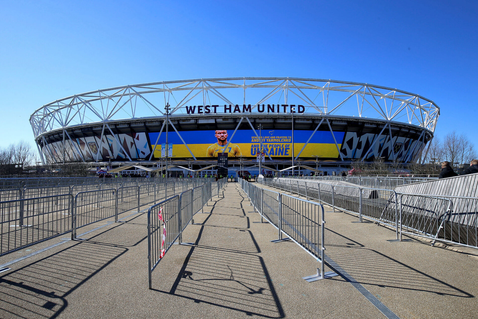 Ярмоленко ще пътува до Полша, за да се събере със семейството си