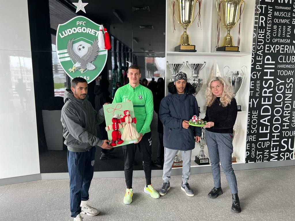 Деца дариха Лудогорец с мартеници