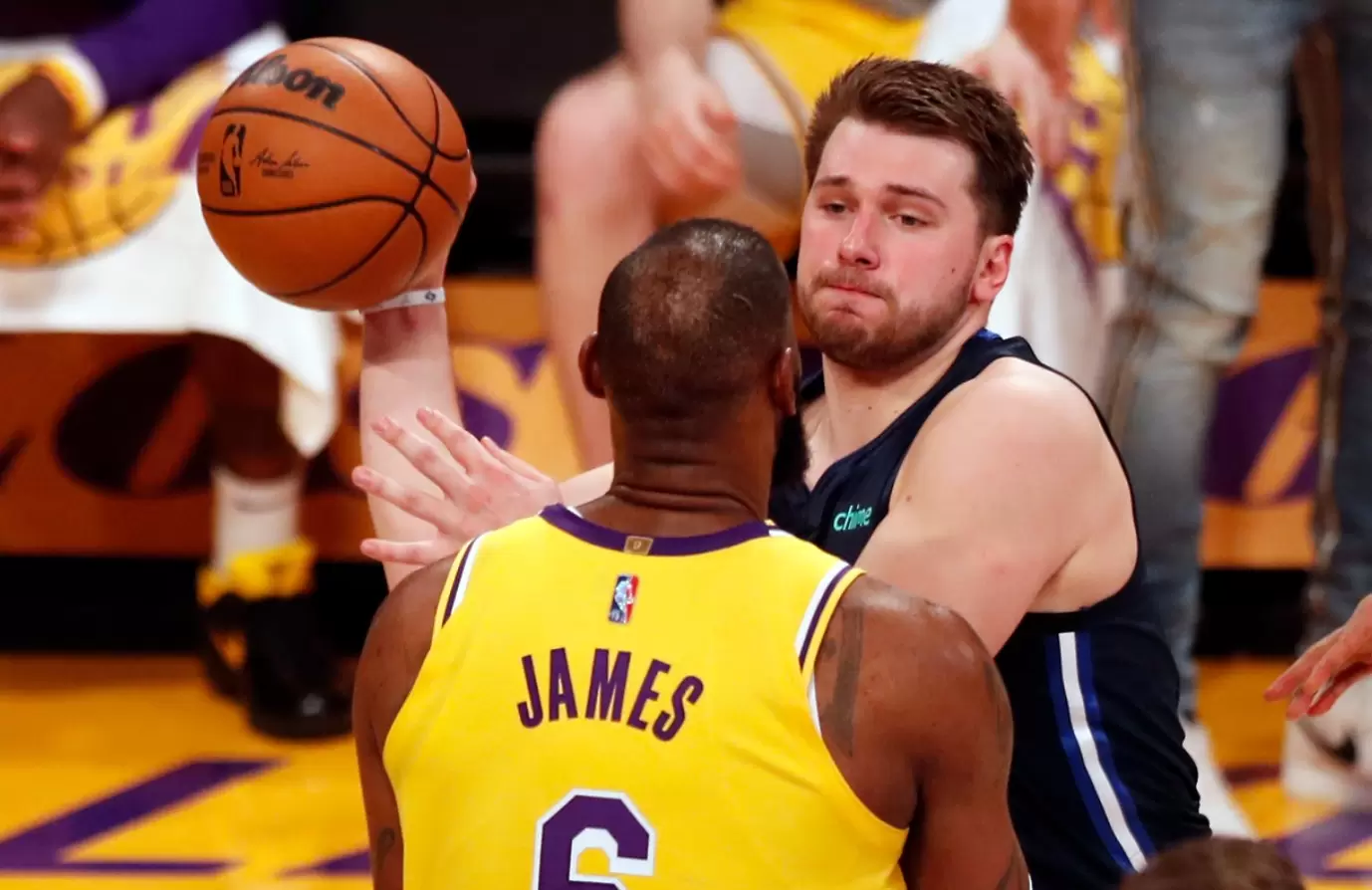 26 точки на ЛеБрон Джеймс не спасиха Лейкърс
