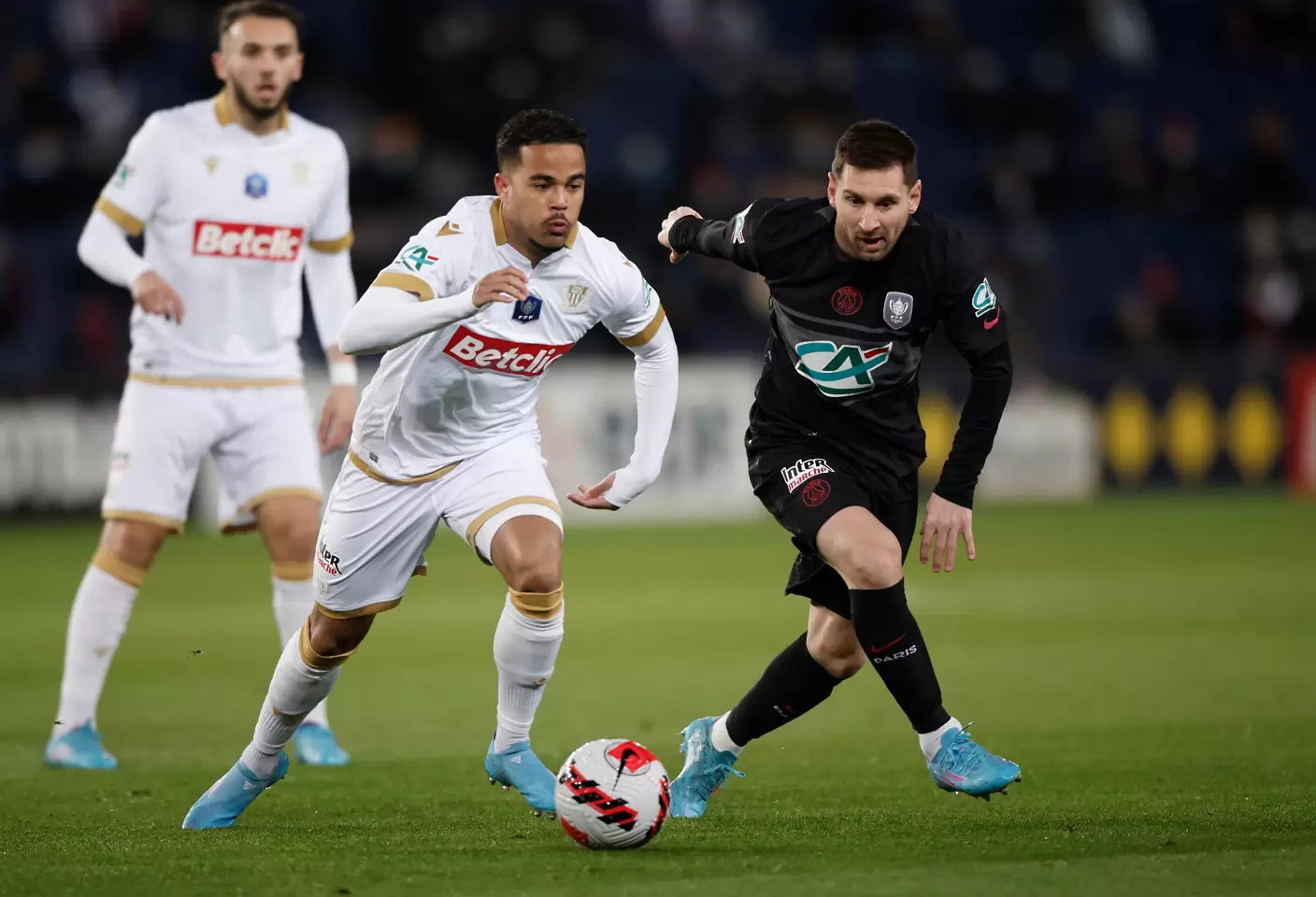 Ница иска да задържи сина на Патрик Клуйверт