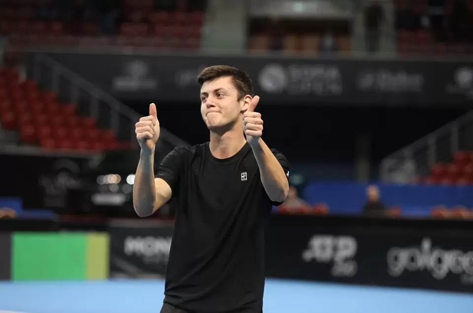 Александър Лазаров започна с убедителна победа в Хърватия