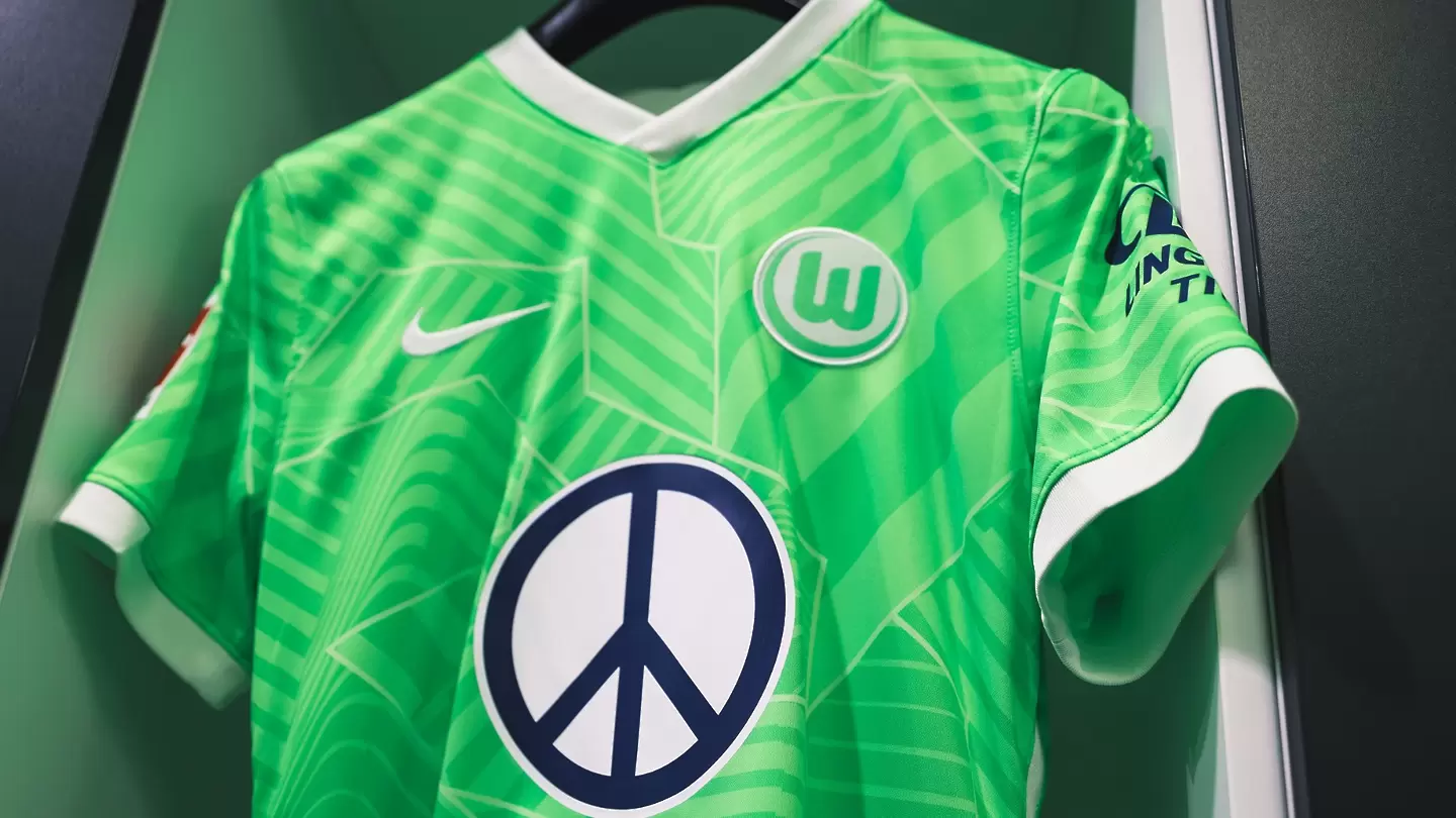 Волфсбург сменя логото на "Фолксваген" със символа на мира