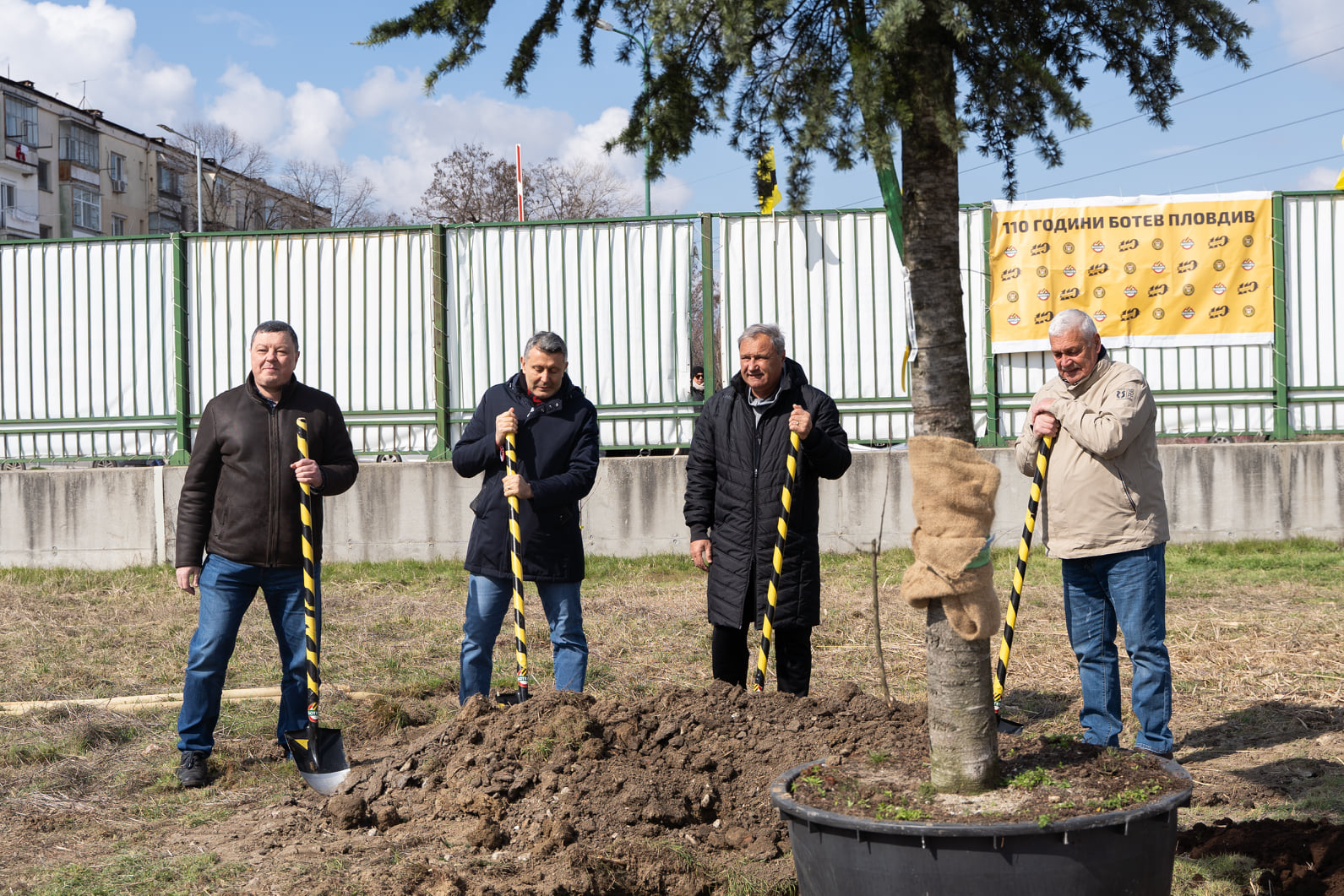 Направиха първа копка на парк "110 години Ботев Пловдив"