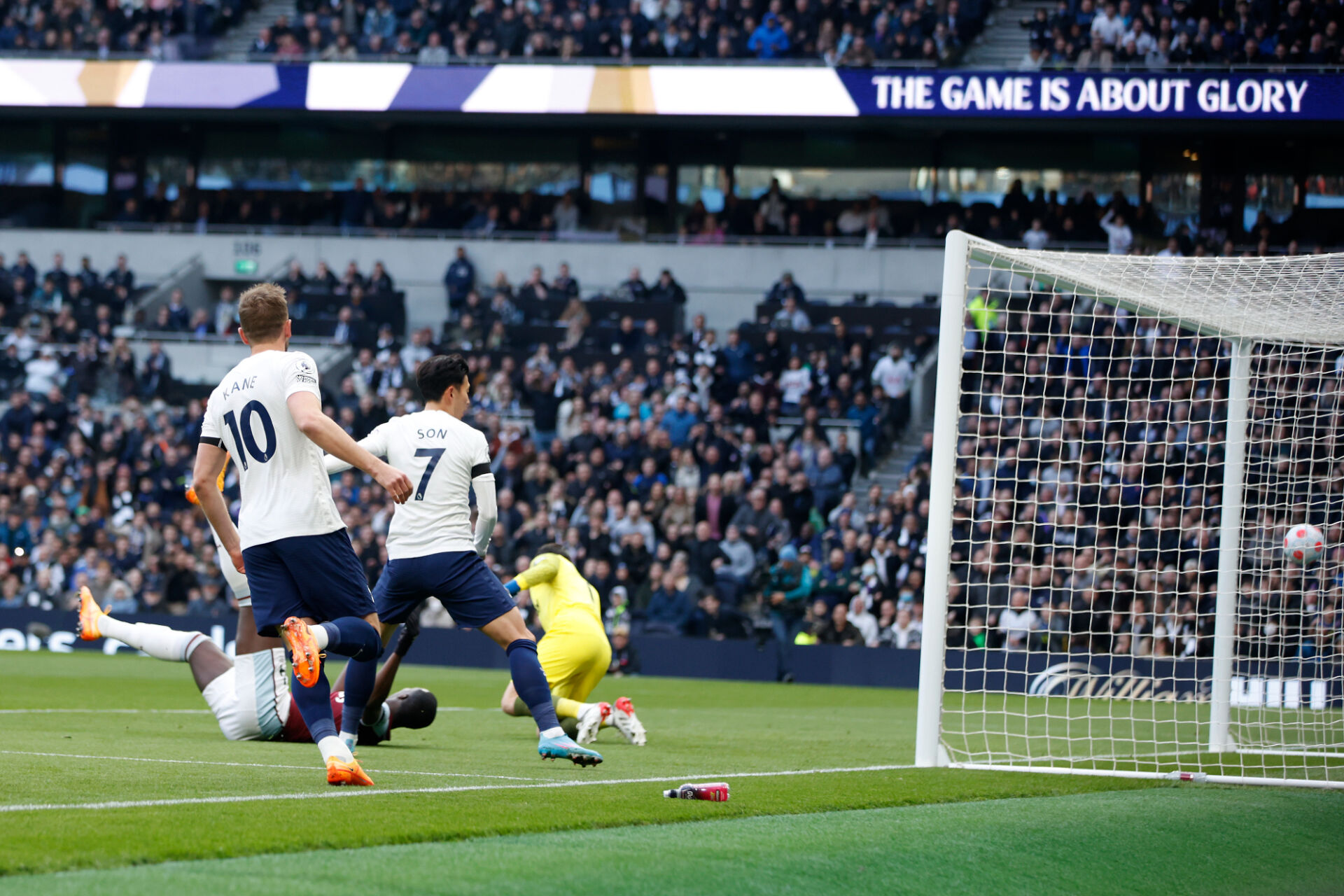 Тотнъм спечели дербито с Уест Хем и остава в битката за топ 4