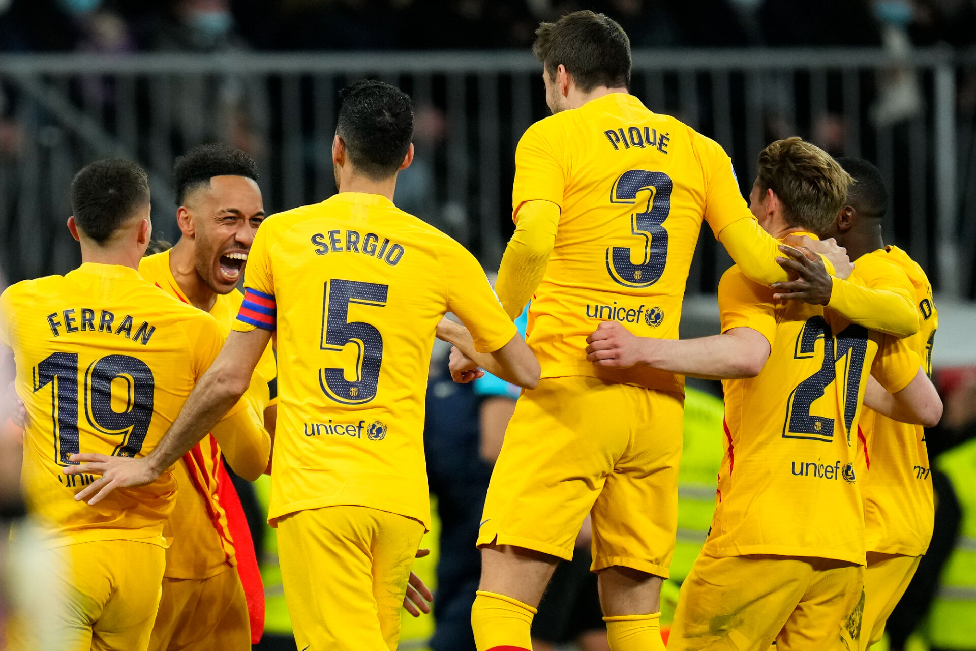 Намигване от обкръжението на Холанд към Барселона