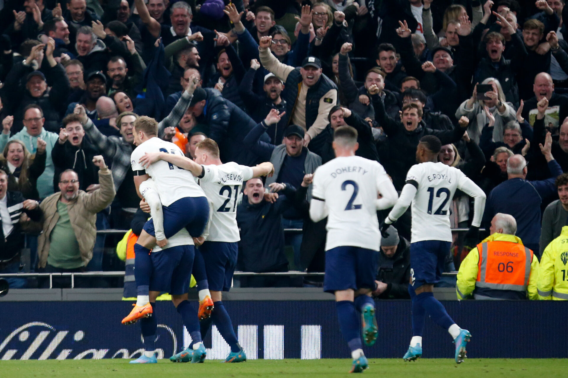 Тотнъм спечели дербито с Уест Хем и остава в битката за топ 4