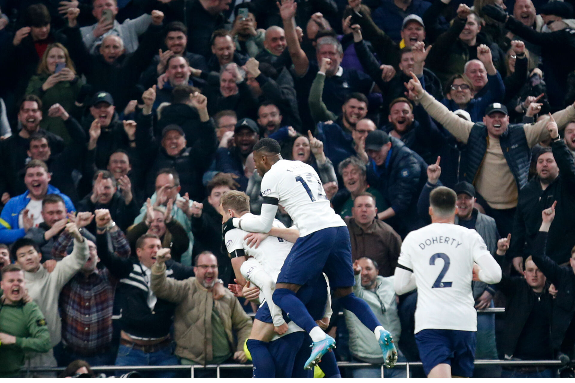 Тотнъм спечели дербито с Уест Хем и остава в битката за топ 4