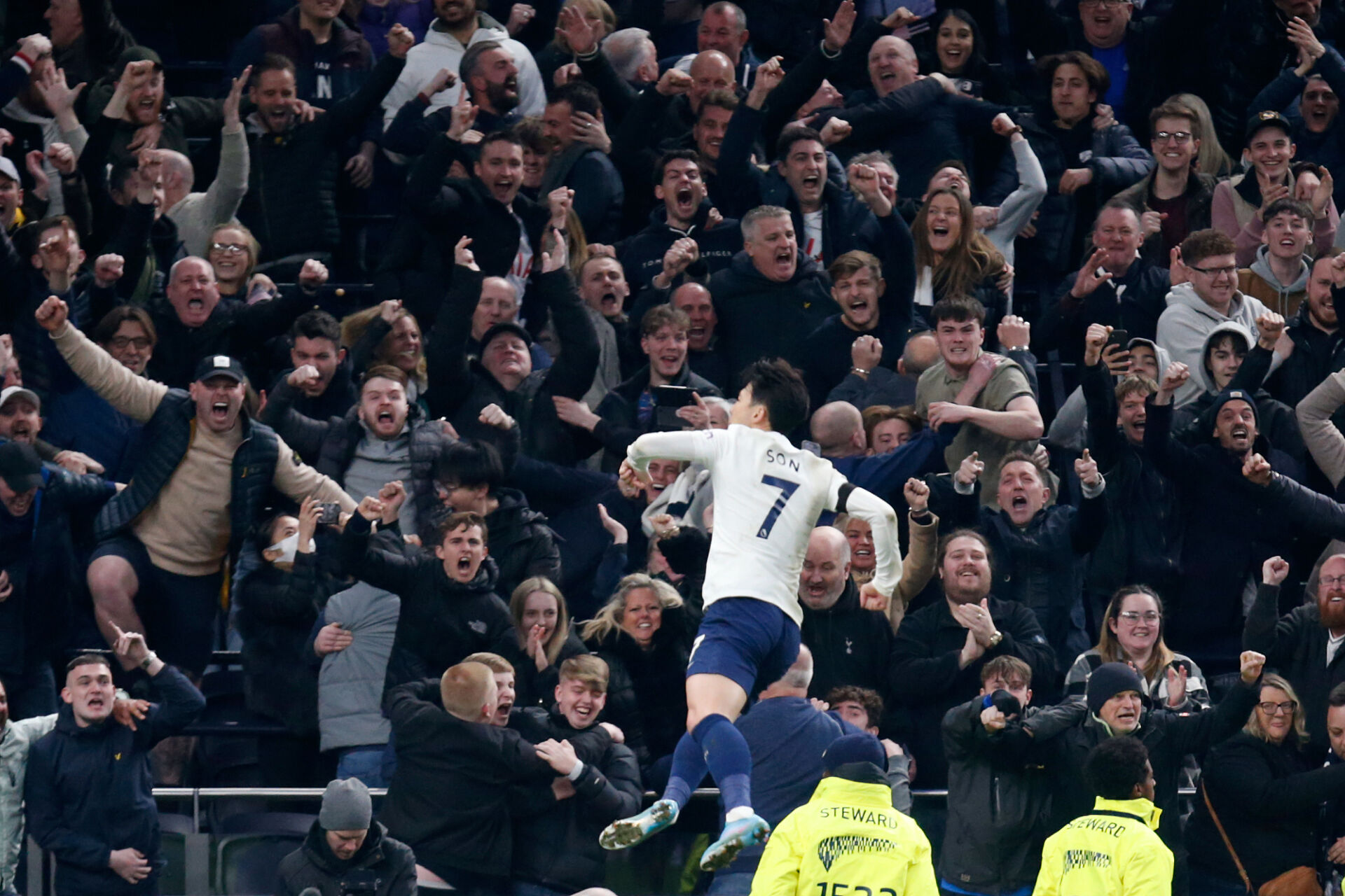 Тотнъм спечели дербито с Уест Хем и остава в битката за топ 4