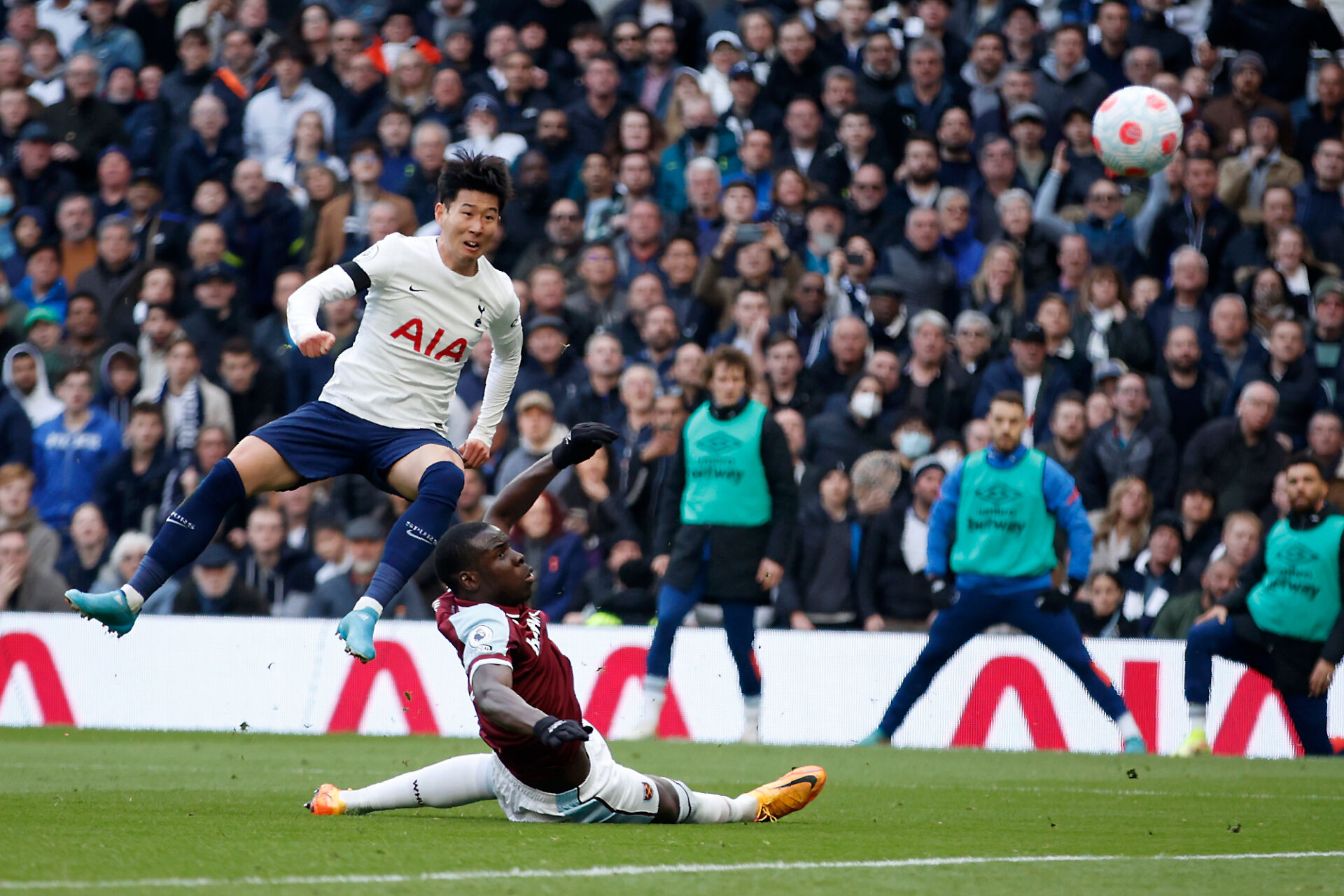 Тотнъм спечели дербито с Уест Хем и остава в битката за топ 4