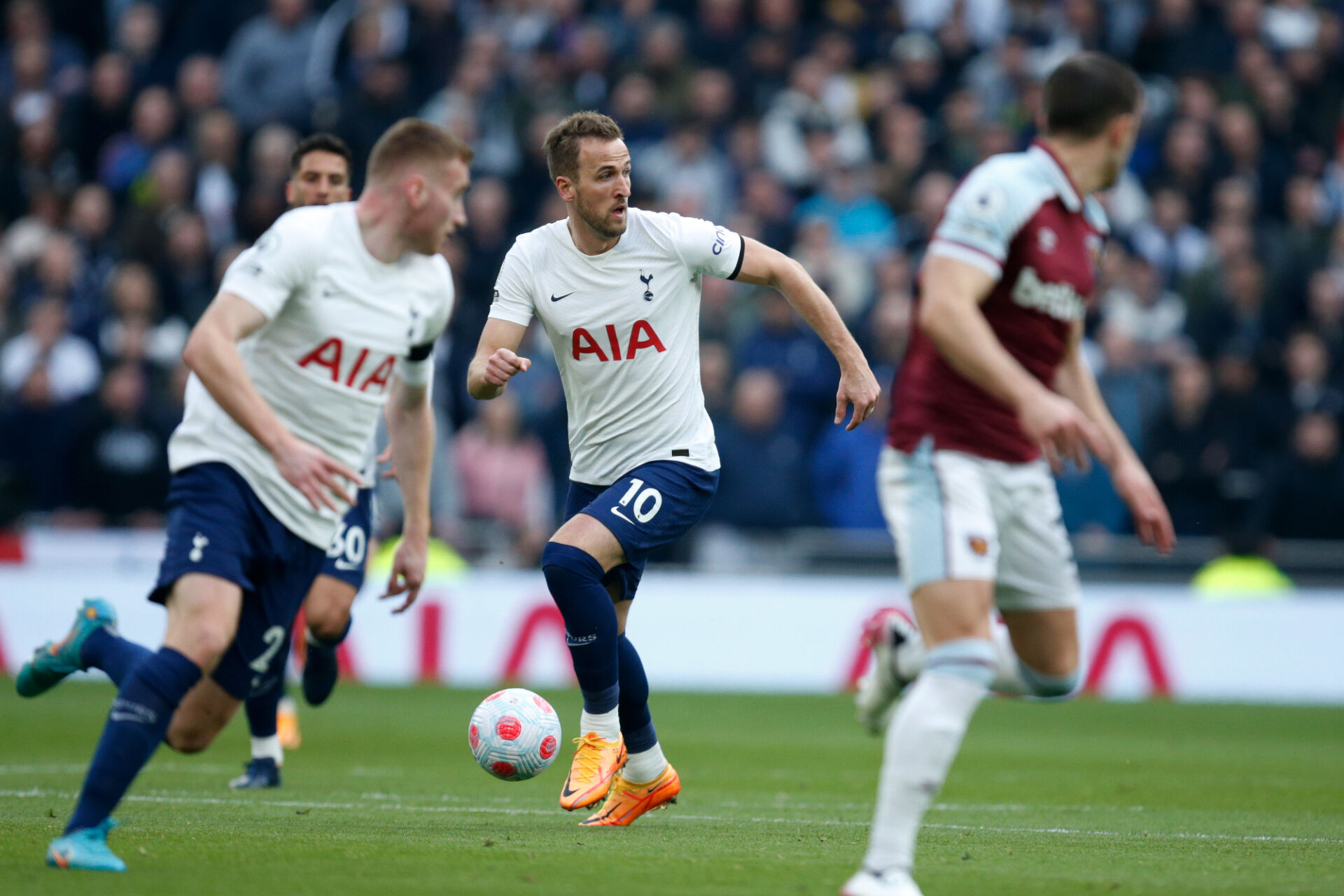 Тотнъм спечели дербито с Уест Хем и остава в битката за топ 4