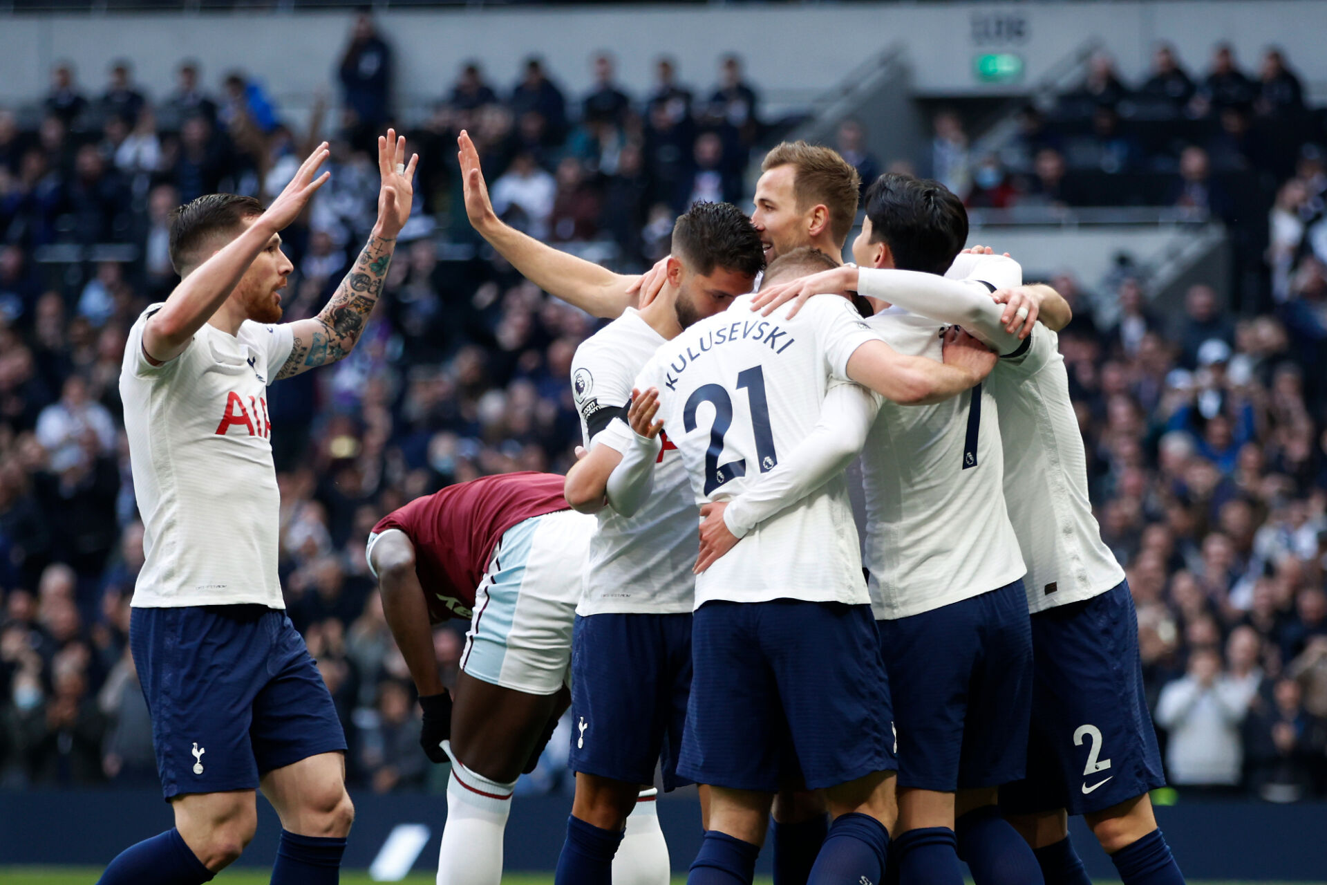 Тотнъм спечели дербито с Уест Хем и остава в битката за топ 4