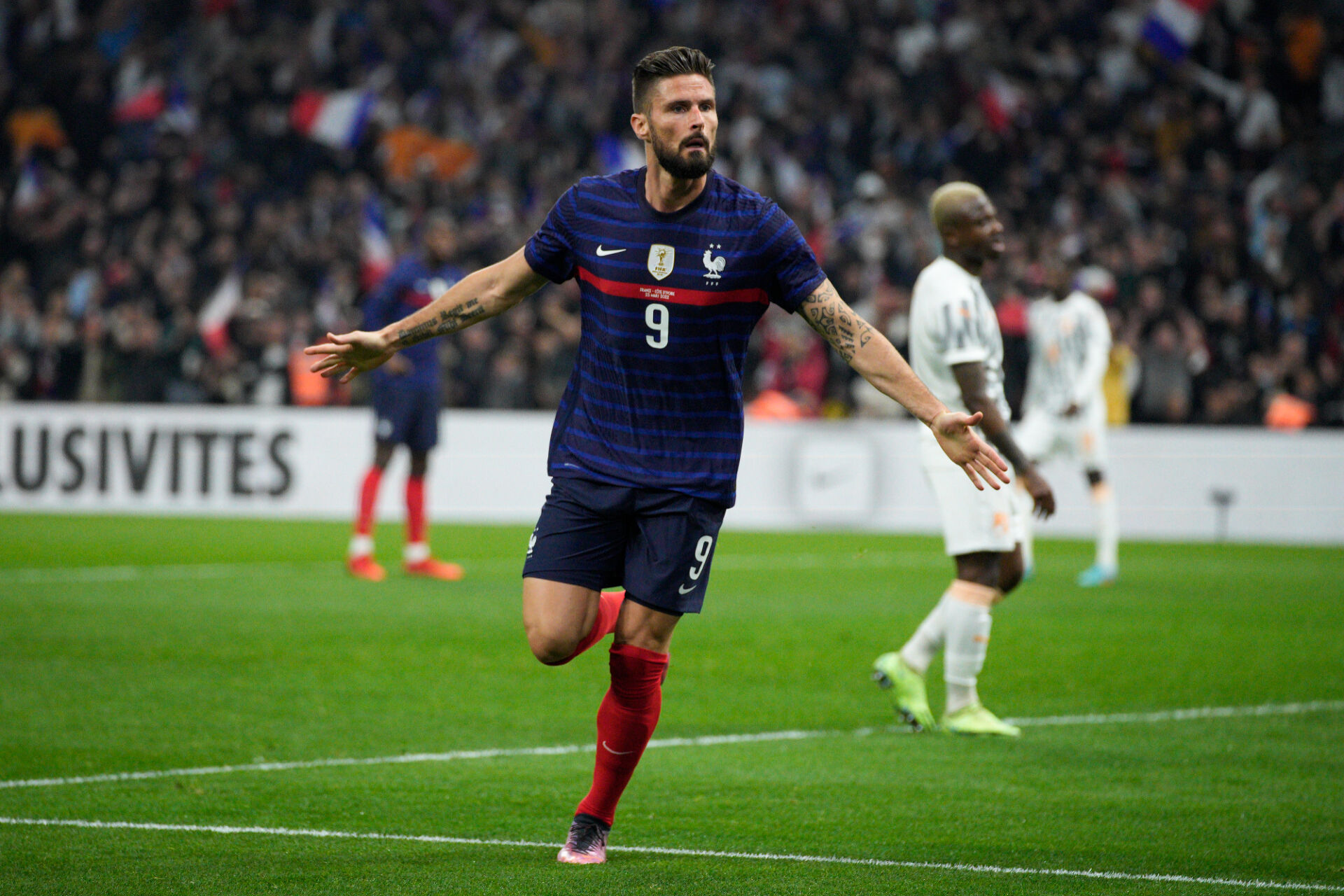 Франция надви трудно Кот д‘Ивоар с гол на Чуамени в добавеното време