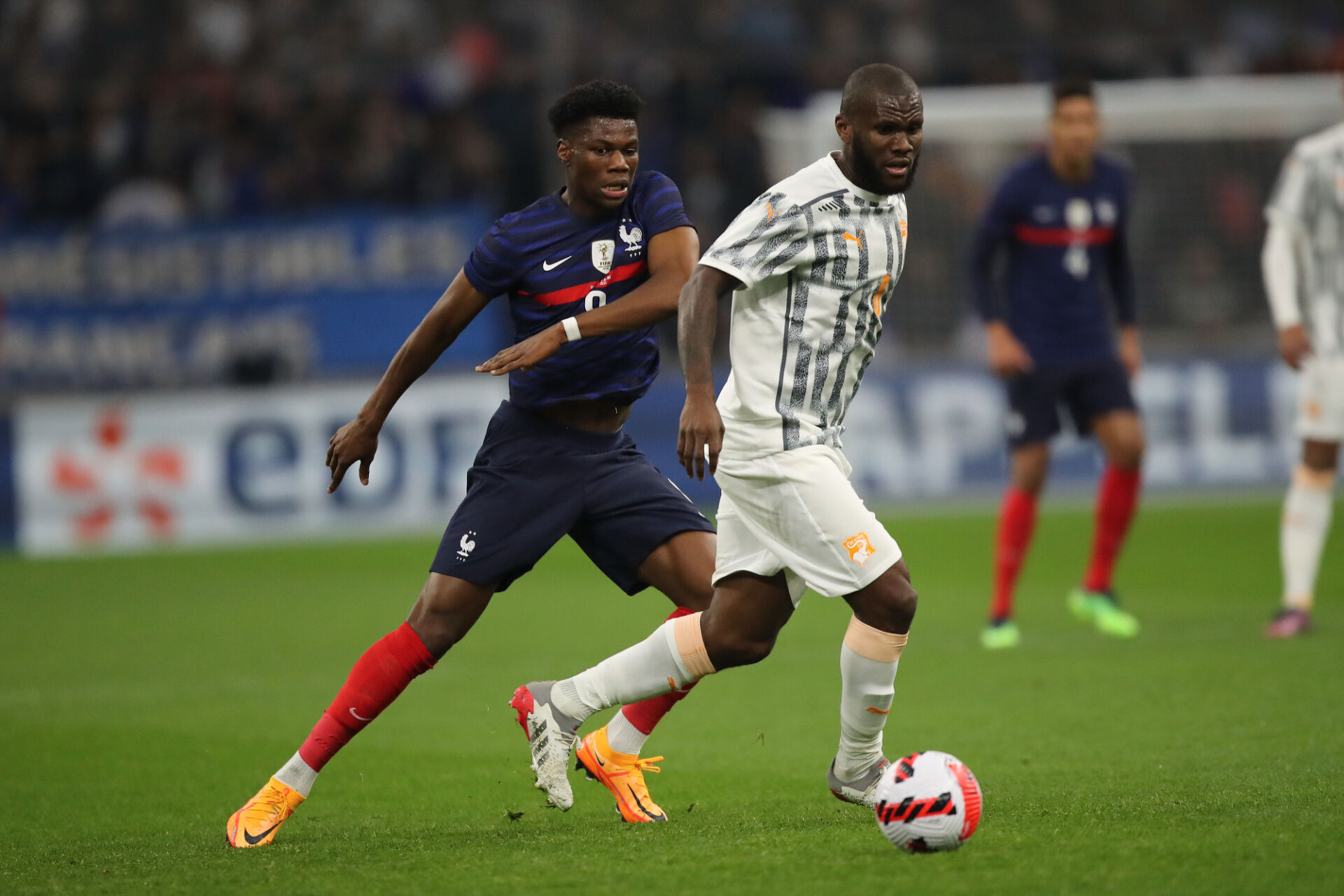 Франция надви трудно Кот д‘Ивоар с гол на Чуамени в добавеното време