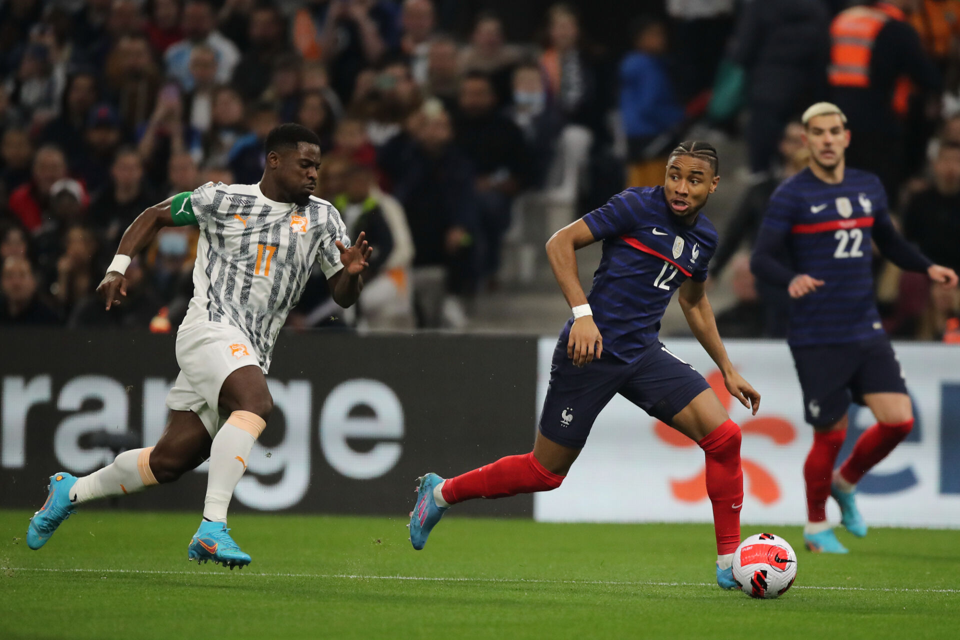 Франция надви трудно Кот д‘Ивоар с гол на Чуамени в добавеното време