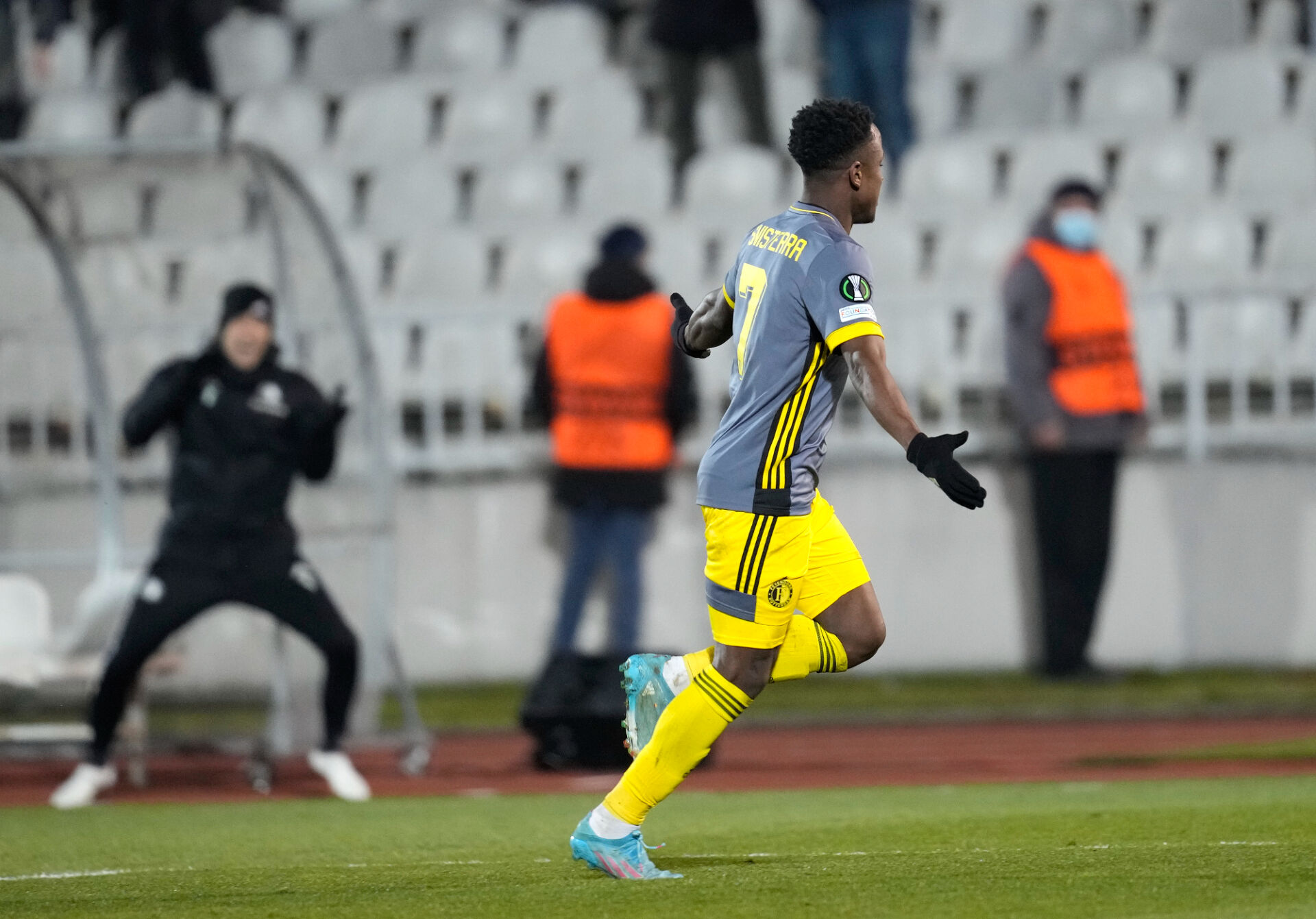 Арсенал отправи оферта към Фейенорд за колумбийско крило