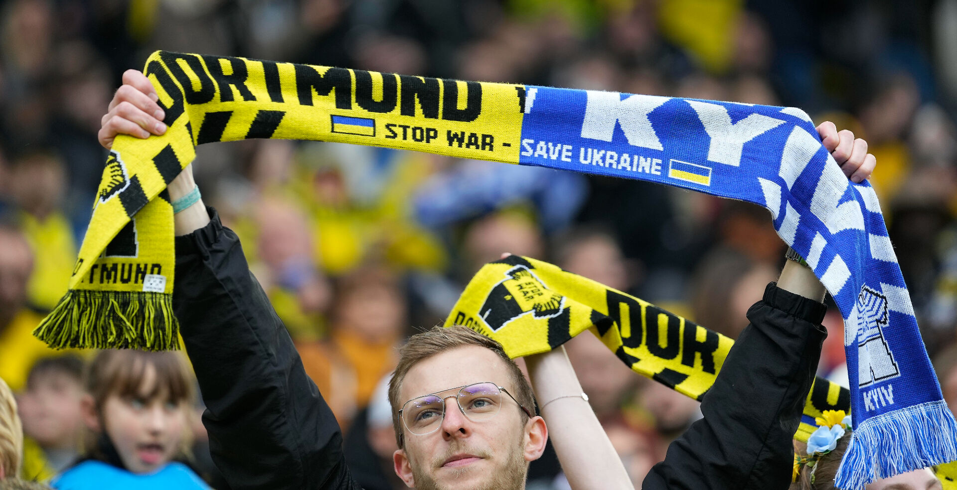 Борусия Дортмунд и Динамо Киев играха благотворителен мач за Украйна