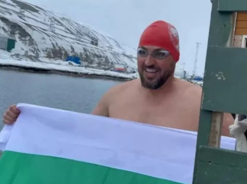 Петър Стойчев триумфиравъв водите на Северния ледовит океан