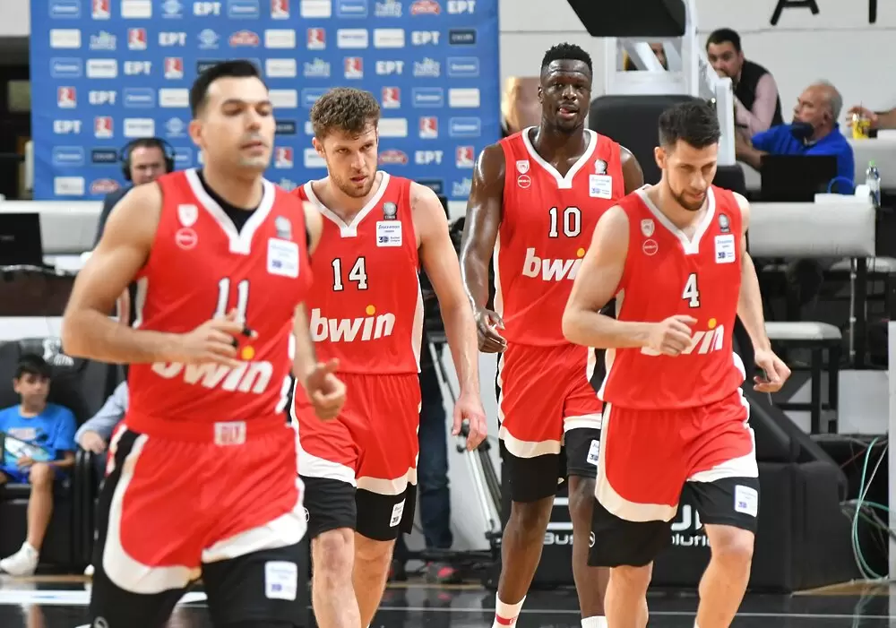 Силен мач за Везенков при успех на Олимпиакос