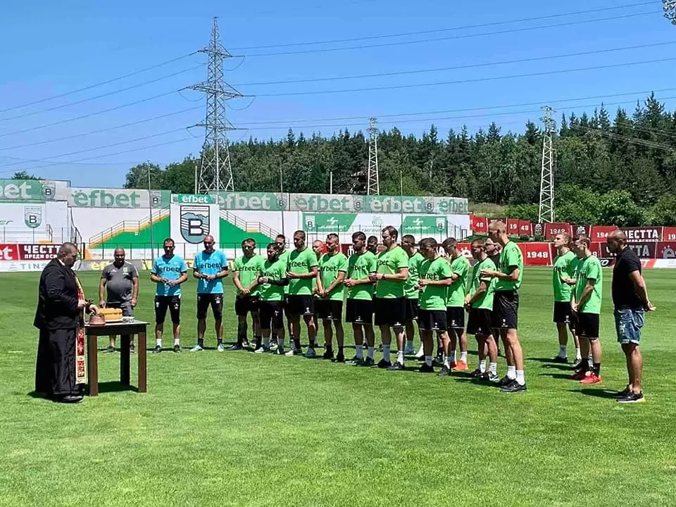 Витоша Бистрица стартира подготовка, докато чака решението на БФС