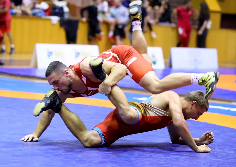 Мандалов ще спори за бронза на европейското по борба