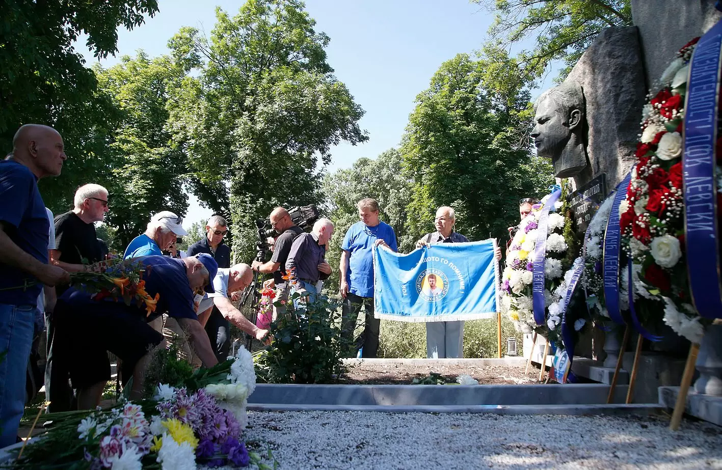 Левски почете паметта на Гунди и Котков