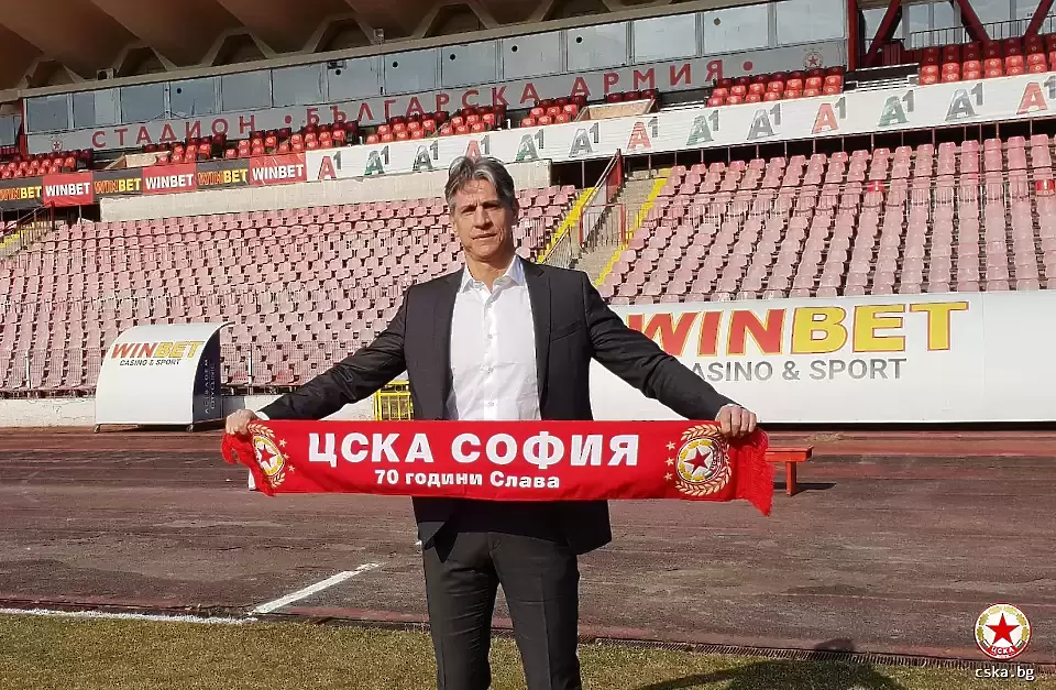 Бивш шеф на ЦСКА се извини, че е качил голи снимки на жена в Instagram