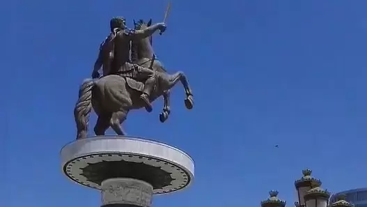Разходка в центъра на Скопие с Ралица Караджова (ВИДЕО)